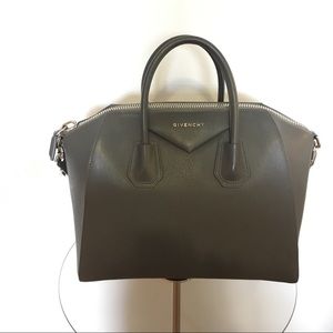 Givenchy Antigona (Medium)